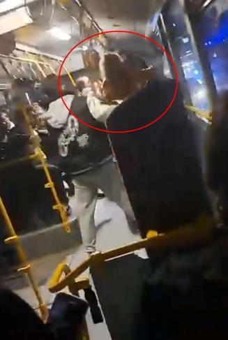 Otobüste, kadınların ‘yer kavgası’ kamerada