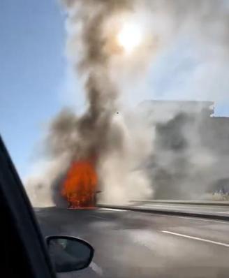 Ankarada öğrenci taşıyan otobüs alev alev yandı
