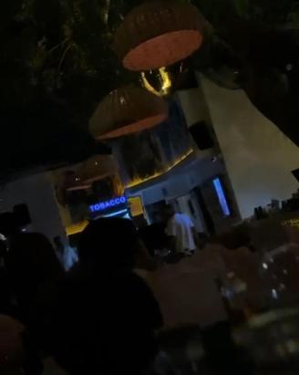 Çeşmede eğlence mekanında taşkınlık çıkarıp, işletmeciyi ayağından vurdular