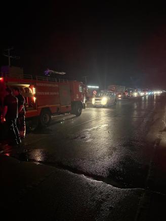 Otomobille kamyonet çarpıştı; 1 ölü, 2 ağır yaralı