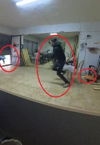 İş yerine torpil atıp, kepengi kapattılar; o anlar kamerada