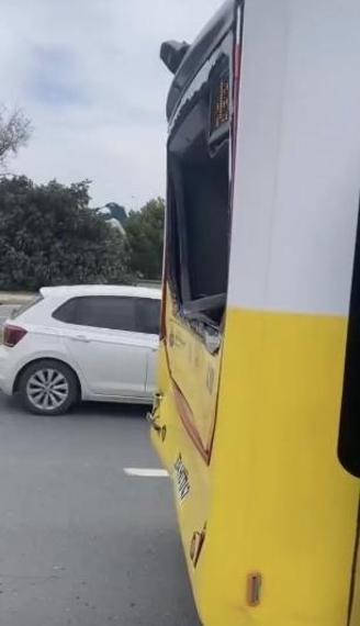 Büyükçekmecede kamyon İETT otobüsüne çarptı; 9 yaralı