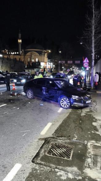 Beşiktaş’ta motosikletle otomobile çarparak takla atan 2 kişi öldü; kaza anı kamerada