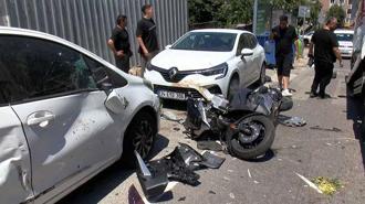 Üsküdar'da 3 aracın karıştığı zincirleme kazada motosikletli ağır yaralandı