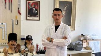 Yapımında çalıştığı Polis Müzesi'ne polis olarak geri döndü