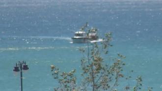 Silivri'de motor arızası sebebiyle sürüklenen tekneyi Sahil Güvenlik ekipleri kurtardı