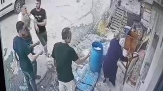 Başakşehir’de baba ve oğlu, izinsiz alınan bidon nedeniyle 58 yaşındaki kadını darbetti