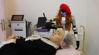 ‘İşçi robot’ Marcelx, yoğun ilgi görüyor