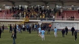Bulvarspor taraftarları, Küçükçekmece Sinop Spor maçında sahaya girdi, arbede yaşandı