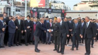 Taksim Meydanı'nda Atatürk'ü anma töreni