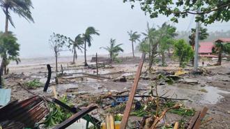 Filipinler'de Fung-wong Tayfunu nedeniyle 2 kişi hayatını kaybetti