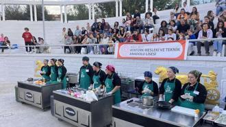 Uluslararası Milas Zeytin Hasat Şenliği renkli görüntülere sahne oldu