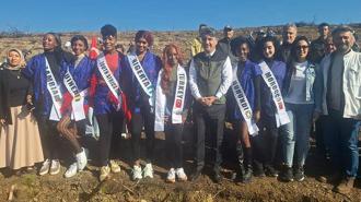 Güzellik yarışmasının Afrikalı finalistleri, Bolu'da fidan dikti