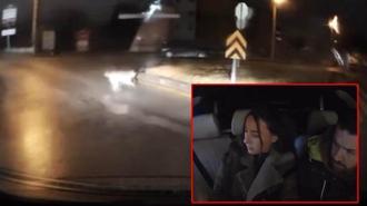 Köpeklerin kovaladığı kişiyi aracına alarak kurtardı