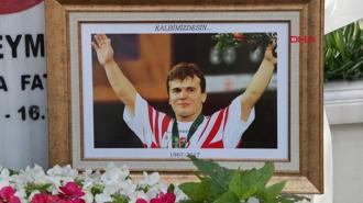 Naim Süleymanoğlu, vefatının 8’inci yıl dönümünde kabri başında anıldı