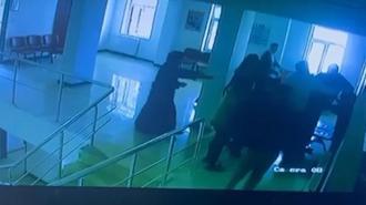 Şanlıurfa’da hasta yakını, 2 hemşireyi darbetti; o anlar kamerada