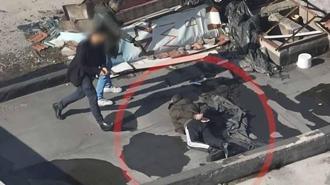 Tartıştığı babasını bıçaklayarak öldürdü; işletmenin çatısında yakalandı