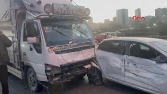 Bağcılar TEM Otoyolu'nda zincirleme kaza; trafik yoğunluğu oluştu