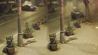 Beykoz'da otomobil kaldırımdaki ağaca çarptı: 2 yaralı