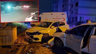 Bursa'da iki otomobilin kafa kafaya çarpıştığı kaza kamerada: 2 yaralı