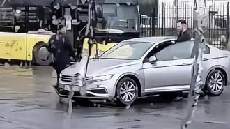 Kağıthane'de otobüs durağında havaya ateş açtı; arkadaşına cep telefonuyla kaydettirdi