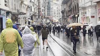 Taksim'de sağanak etkili oldu