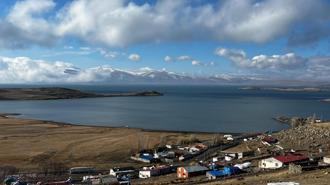 Sıcaklıklar mevsim normali üzerinde; Çıldır Gölü de donmadı