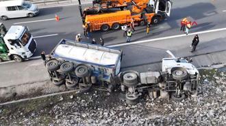 Esenyurt TEM Otoyolu'nda tanker devrildi