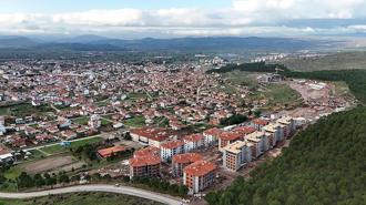 Sındırgı'da yapımı süren TOKİ ve deprem konutları dronla görüntülendi