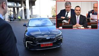 Bakan Kacır, bütçe görüşmelerine Togg T10F ile geldi