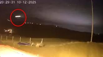 Elazığ’da gökyüzündeki parlak ışık kamerada