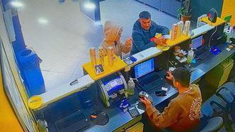 SMA hastası çocuğa yardım için konulan kumbarayı çaldı; o anlar kamerada