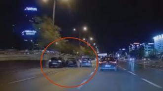 Kadıköy'de makas atan sürücünün sebep olduğu kaza kamerada