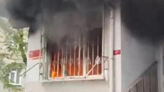 Esenler’de 5 yaşındaki çocuk çakmakla oynarken yangın çıktı