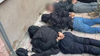 Eve yapılan baskında 1'i firari hükümlü 6 kişi, tabanca ve bıçaklarla polise direndi