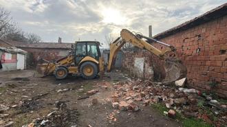 Narkotik olaylarıyla anılan 'Kore Mahallesi'nde 70 metruk bina yıkıldı