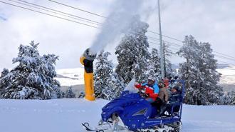 Sarıkamış Kayak Merkezi’nde suni karlama sistemiyle kar üretimi başladı