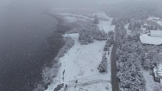 Abant, beyaz örtüyle kaplandı