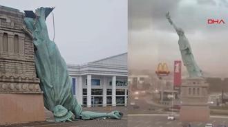 Brezilya'da Özgürlük Heykeli’nin replikası rüzgardan devrildi