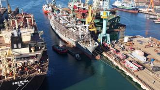 Tuzla'da tersanede gemide yangın