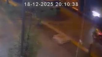 Eyüpsultan'da İETT şoförünün tartıştığı bisikletliye çarpıp kaçtığı anlar kamerada