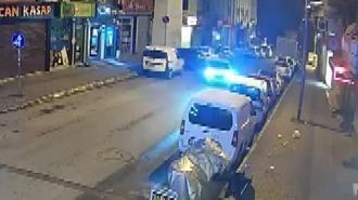 Beylikdüzü'nde park halindeki 3 araca çarptı; otomobilini bırakıp kaçtı