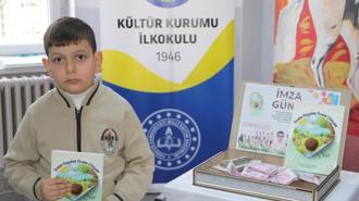 Akranlarının şiirlerinden oluşan kitabın geliri 10 yaşındaki DMD hastası öğrenciye