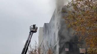 Kadıköy'de 5 katlı binada çıkan yangın söndürüldü