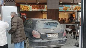 Otomobil döner salonuna girdi; o anlar kamerada