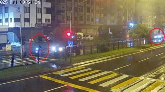 Ehliyetsiz sürücünün kullandığı otomobilin motosiklete çarptığı kaza kamerada; 1 ölü