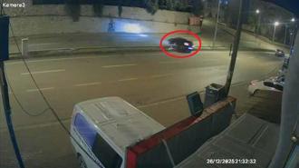 Bursa'da takla atan otomobil, direğe çarptı; kaza anı kamerada