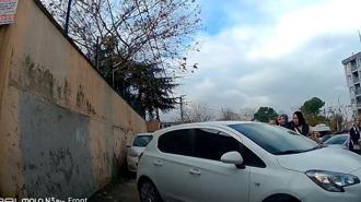 Okuldan çıkan öğrencilerin üzerine otomobilini sürdü; o anlar kamerada