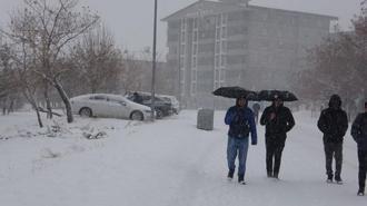 Bitlis'te kar yağışı; 180 köy yolu ulaşıma kapandı