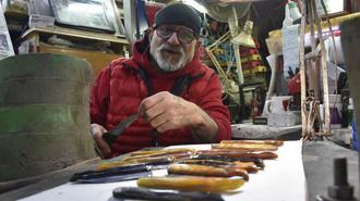 Sivas'ta minyatür bıçakların ustası 'Şirin Baba'ya hastalık engeli